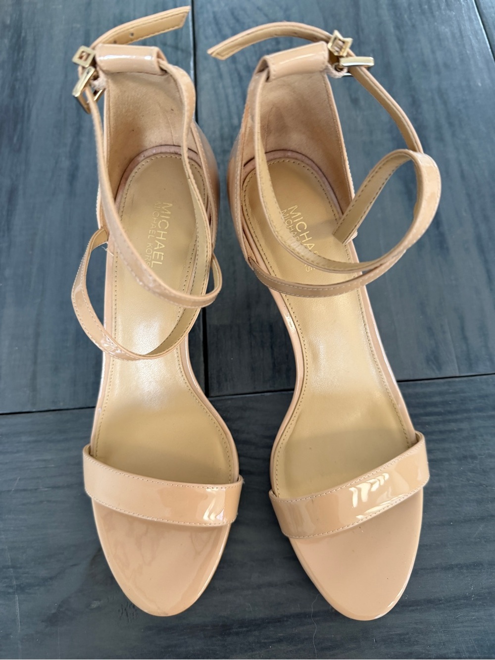 MICHAEL Michael Kors Simone Mid-Heel Dress Sandals
Size 8M |
